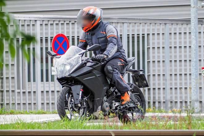 leaked-pics-show-a-more-mature-ktm-rc-390-is-coming